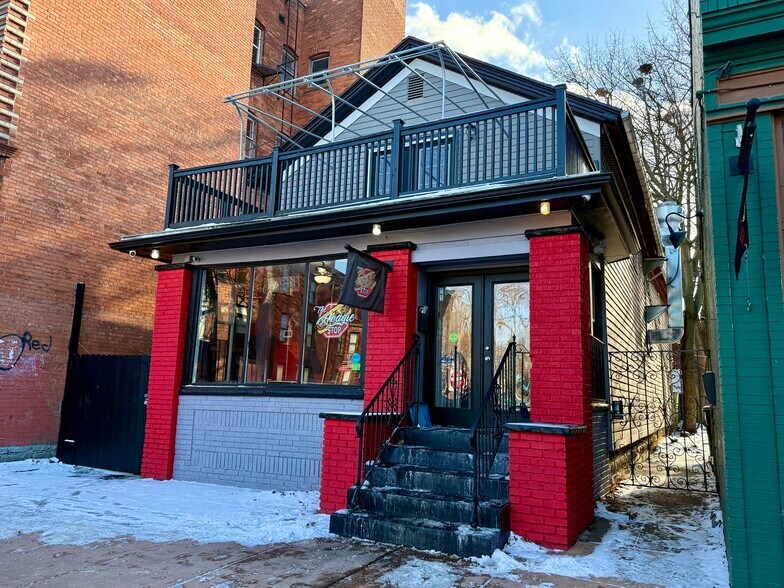 Primary Photo - 220 Allen St