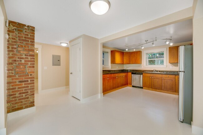 Building Photo - Amazing 4-Bedroom Daylight Basement in Wel...