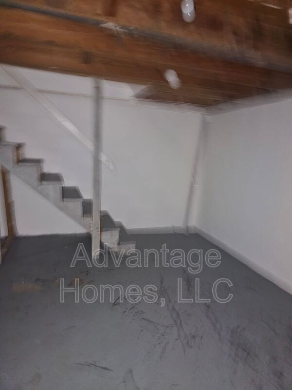 Building Photo - 715 N 70th Terrace