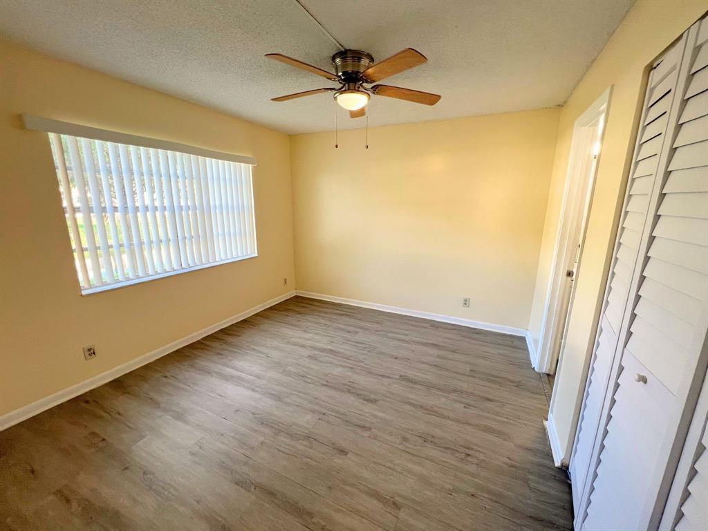 Building Photo - 843 Twin Lakes Dr