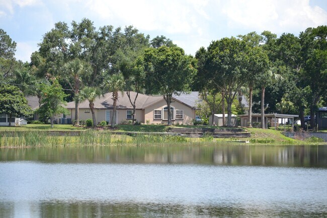 Building Photo - Lake Weir - Bird Island Rental - 5/3/2 Water Front Living at it's Best! **Available Soon**