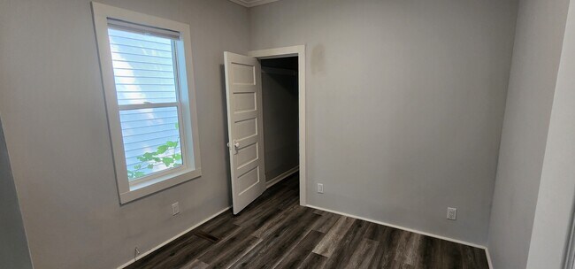 Building Photo - 701 9th St