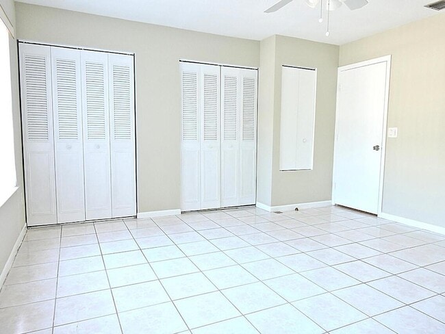 Building Photo - 5040 Society Pl E