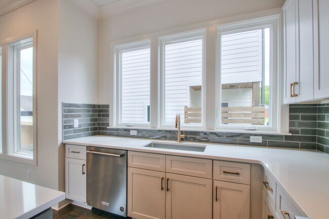 Building Photo - Welcome To Nashville!