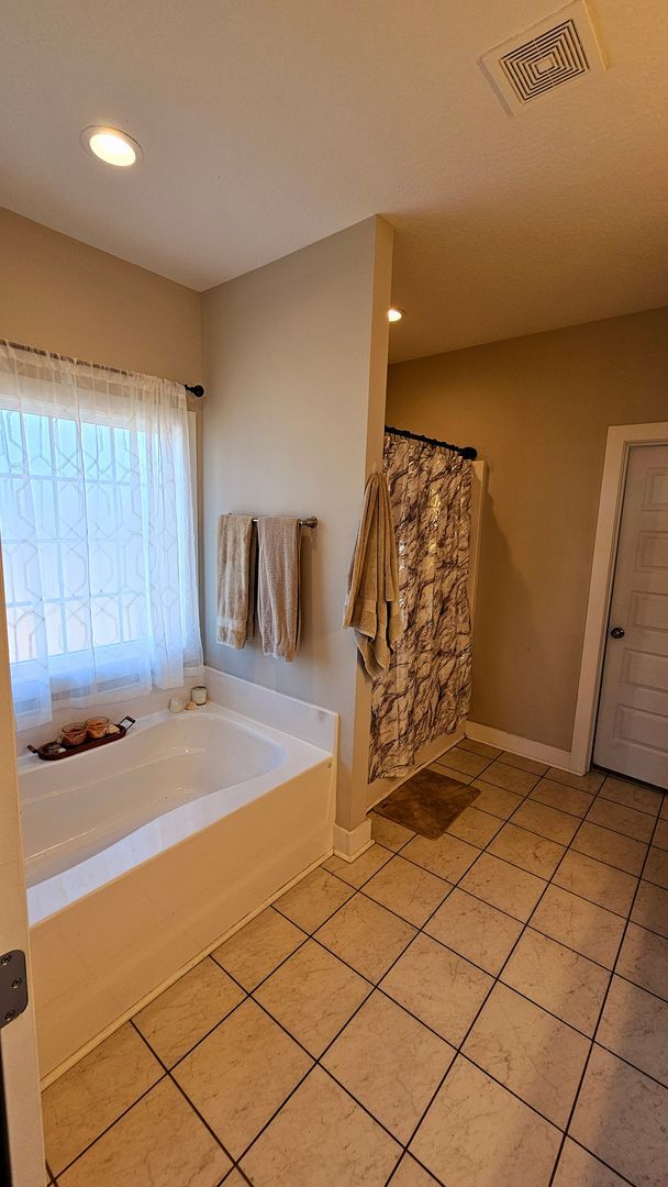Building Photo - 3 BR 2 BA Garland Shores Subdivision
