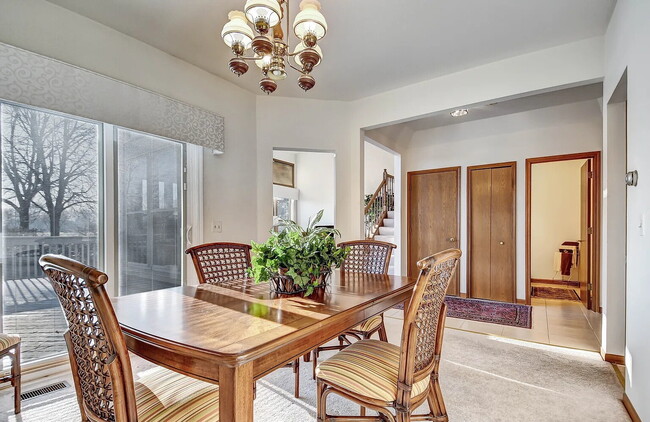 Building Photo - Comfortable Living in a Desirable Area