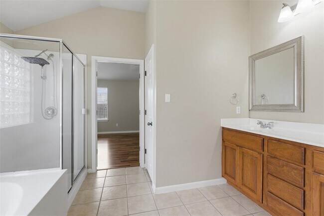 Building Photo - 924 Abbeyglen Castle Dr