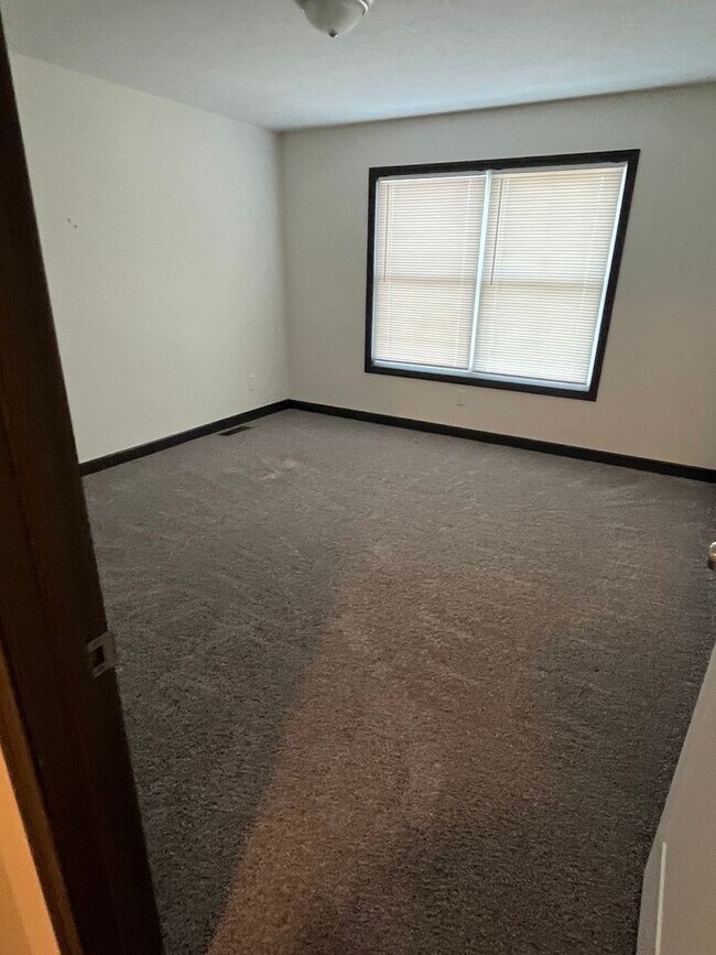 Building Photo - 149 Southpark Dr