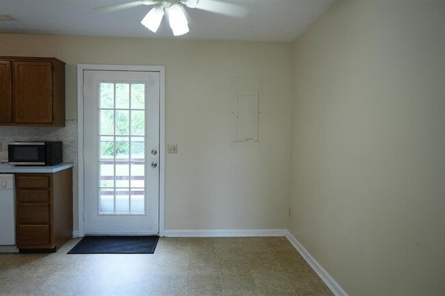 Building Photo - 832 Vine St