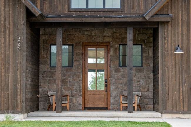 Building Photo - 326 Royal Elk Cir
