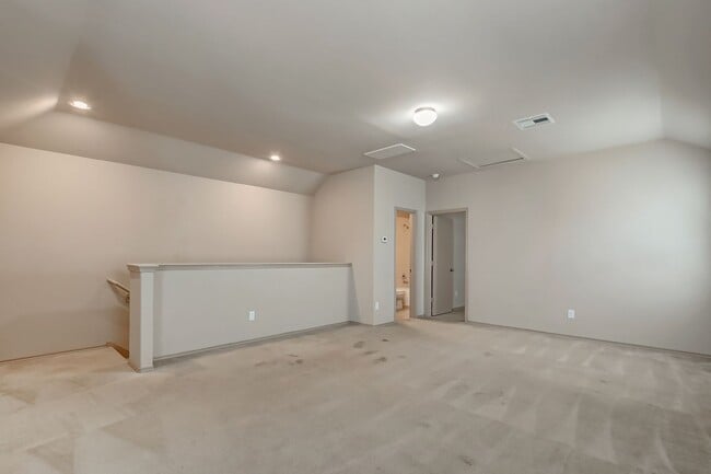 Building Photo - Ready to move in!