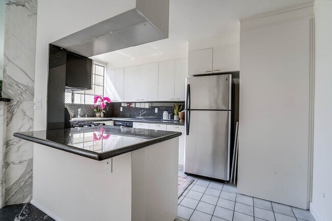 Breakfast Bar - 828 21st St