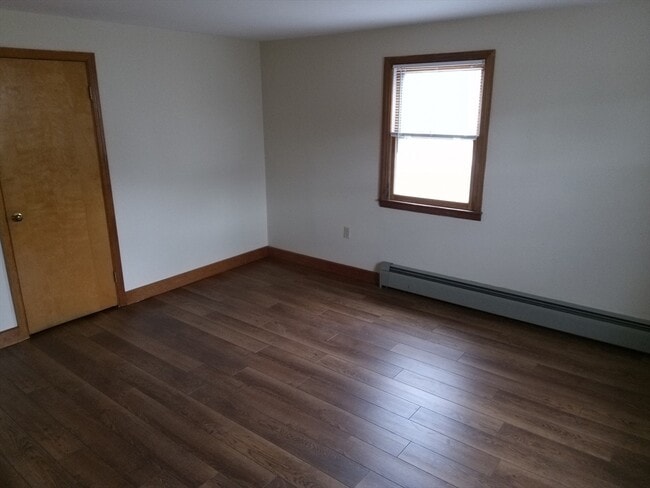 Building Photo - 121 King Philip Rd