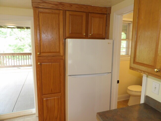 Building Photo - 102 Cedar Dr