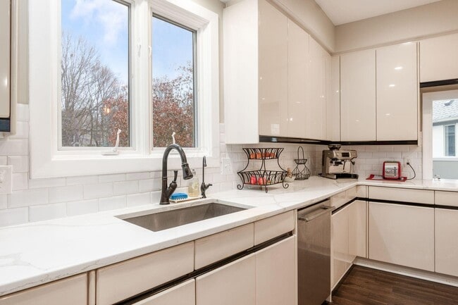 Building Photo - 4602 Sandwich Ct