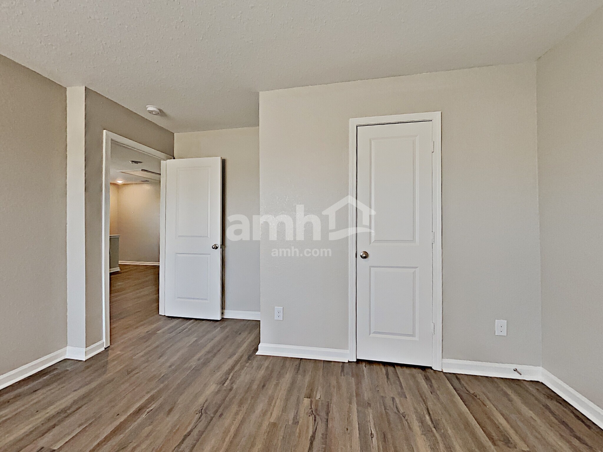 Building Photo - 3355 Ridge HillPkwy