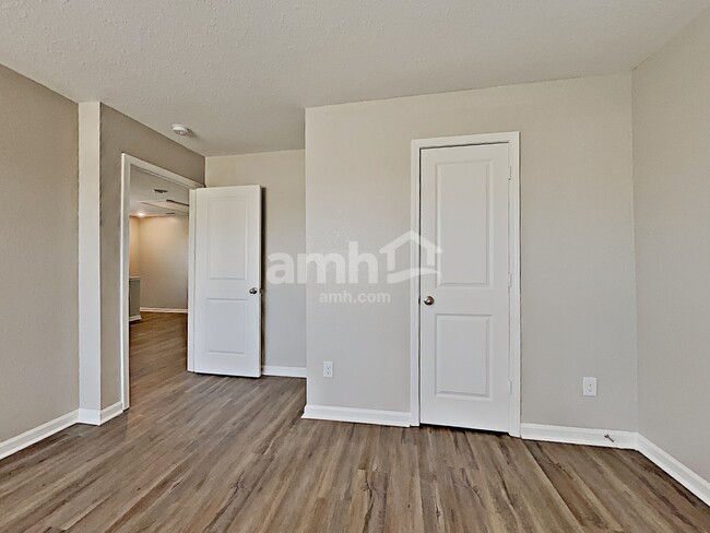 Building Photo - 3355 Ridge HillPkwy