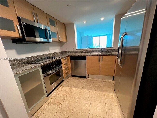 Building Photo - 2101 Brickell Ave