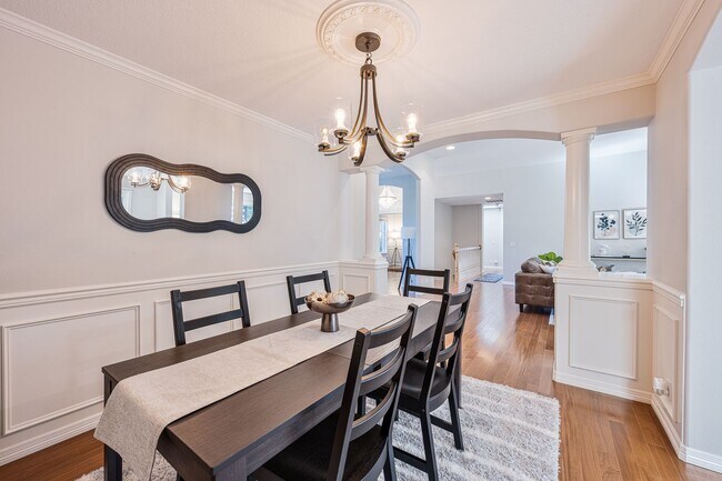 Building Photo - BEAUTIFUL 5 Bedroom Home in the Sought-After Hillshire Estates of Bull Mountain