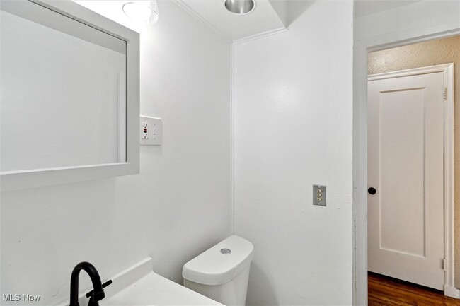 Building Photo - 715 E 258th St