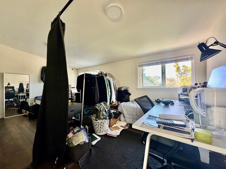 Building Photo - 2211 Haste St