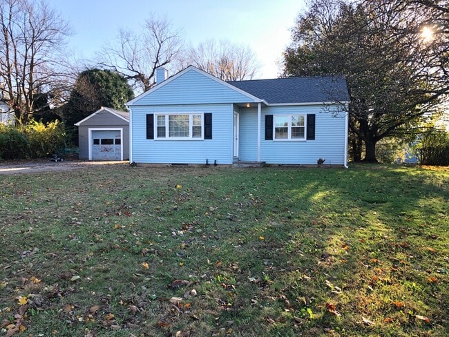 Building Photo - Beautiful Remodeled Ranch Home on 1/2 Acre...