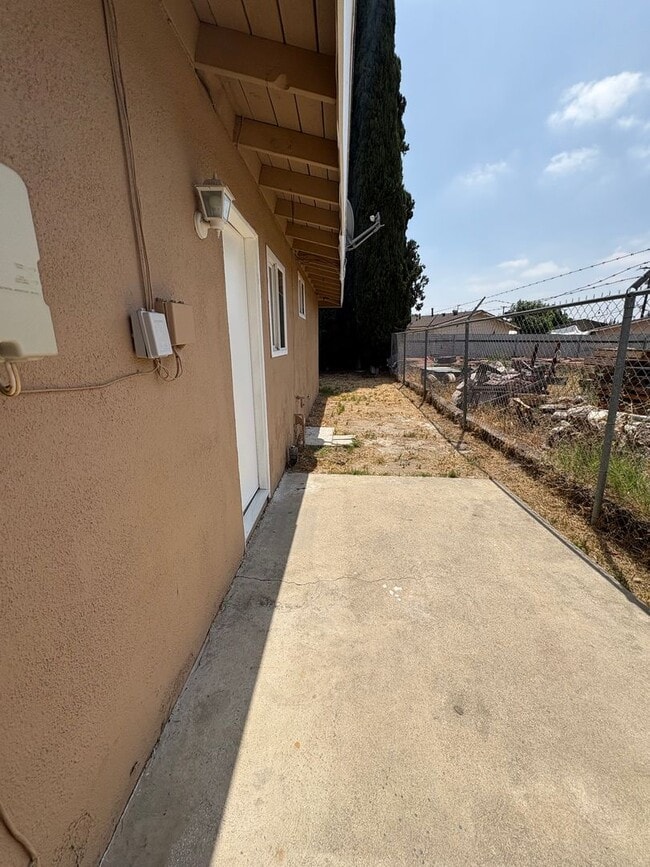 Building Photo - Charming Remodeled 3-Bedroom, 2-Bath in Po...