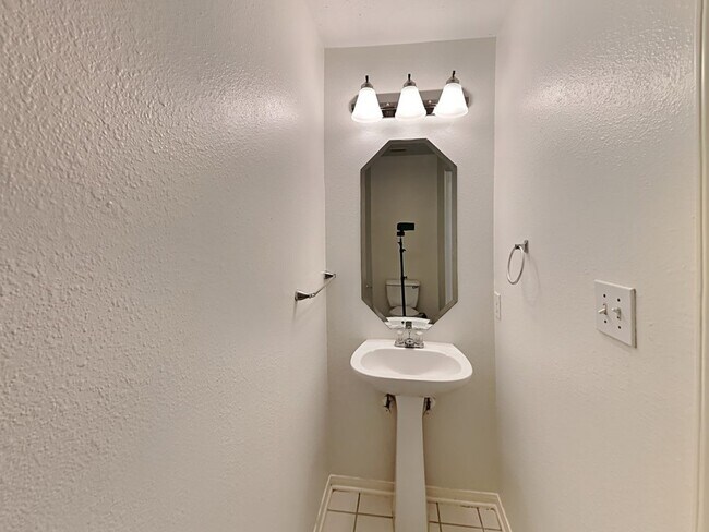 Building Photo - 31442 Camden Village Dr
