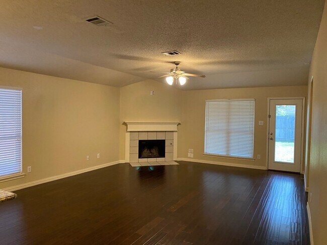 Building Photo - 9909 Carter Dr