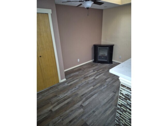 Building Photo - Condo