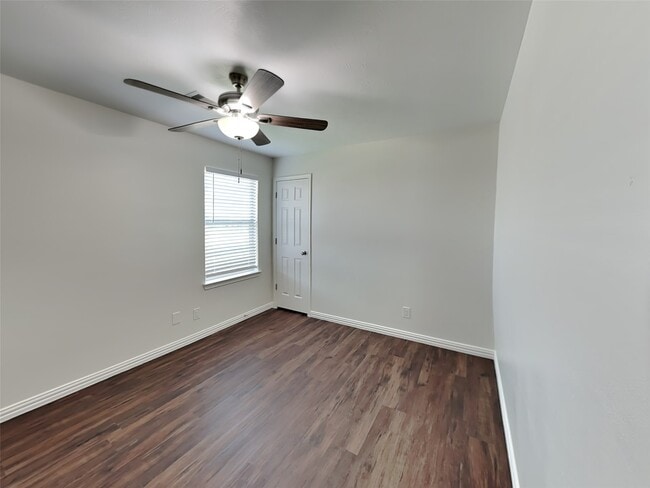 Building Photo - 6434 Tea Tree Dr