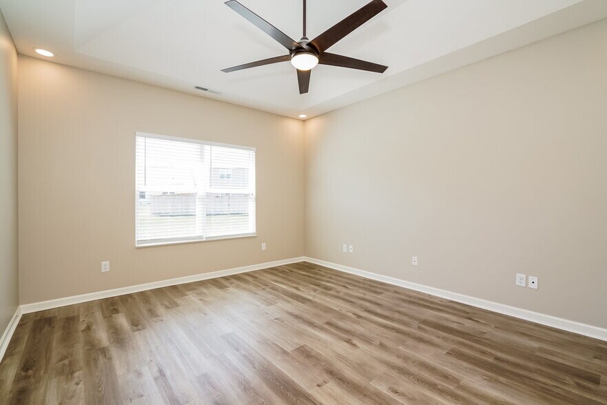 Building Photo - 1813 Maplewood Ct