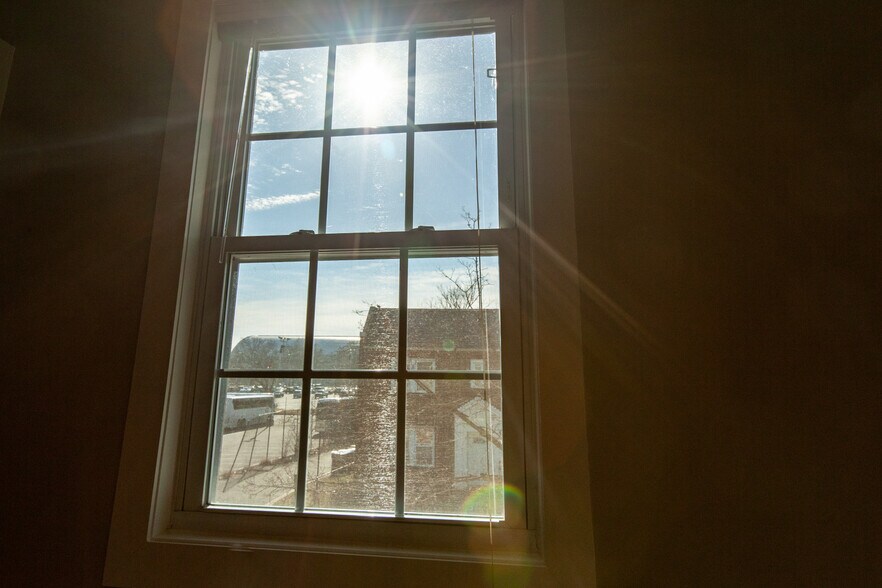 Building Photo - 1908 Constitution Ave NE