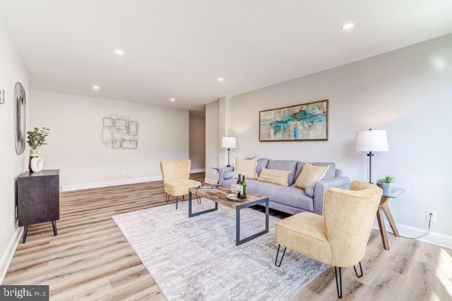 Building Photo - 600 Roosevelt Blvd