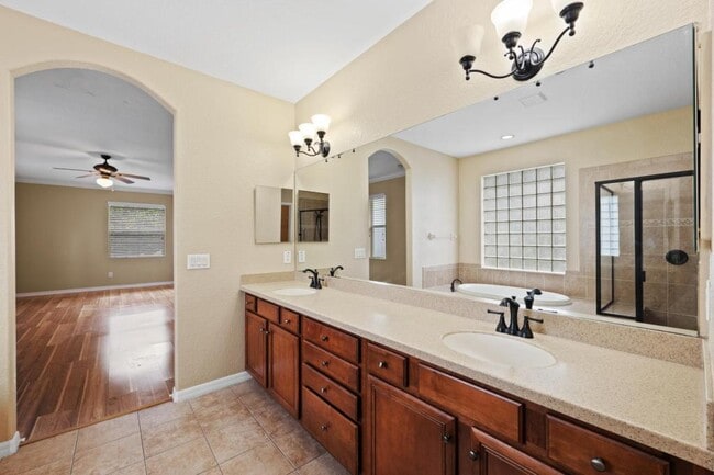 Building Photo - 27211 Fern Glade Ct