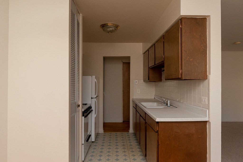 Building Photo - 535 W Aldine Ave