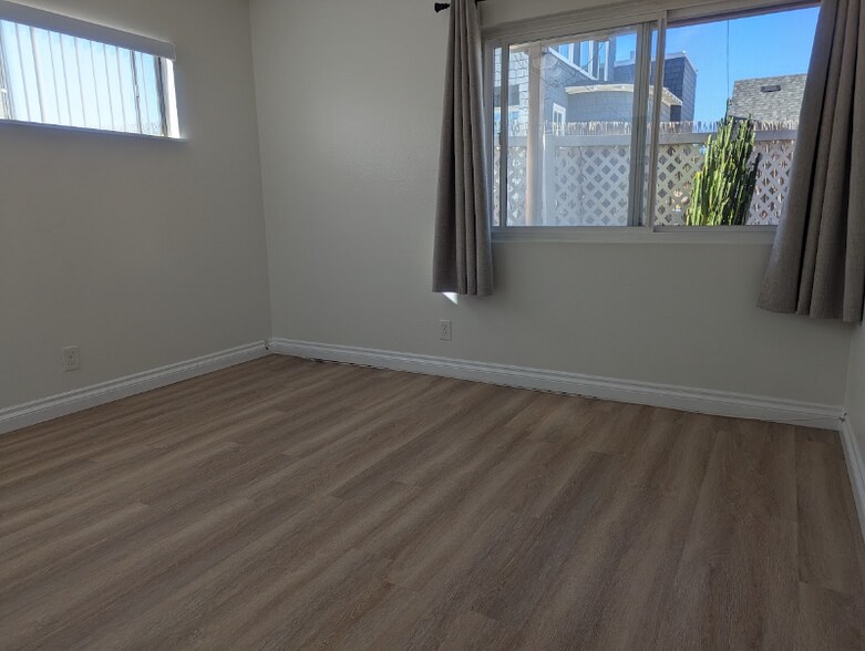 Building Photo - 216 Melrose Dr