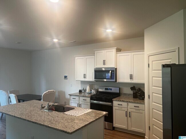 Building Photo - 9906 Chelsea Pk Trl