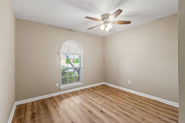 Building Photo - Spacious 3-Bedroom Home in The Colony – Available Now!