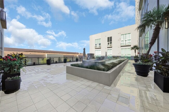 Building Photo - 2000 Bagby St