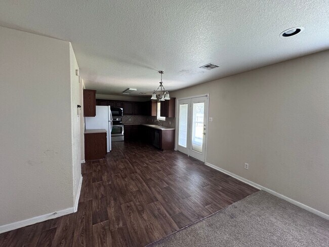 Building Photo - 2201 Riley Dr