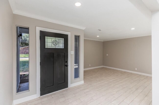 Building Photo - 185 El Pinto