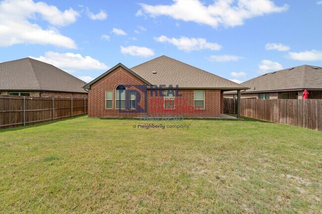 Building Photo - Stunning 4-Bed, 2-Bath Home in a Great Loc...