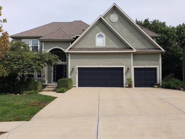 Building Photo - 12131 S Sunray Dr