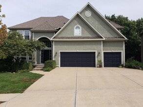 Building Photo - 12131 S Sunray Dr