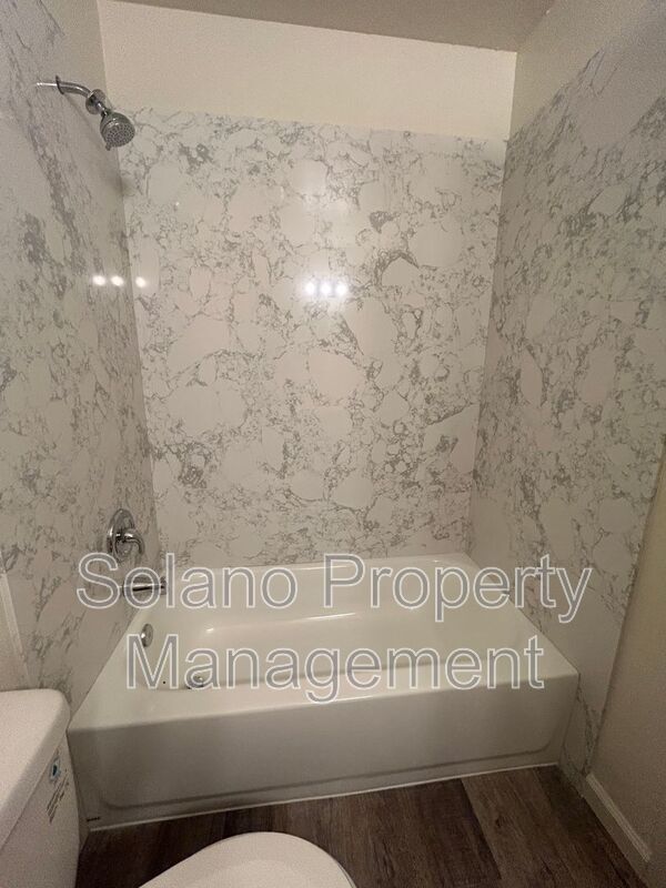 Building Photo - 766 E Tabor Ave