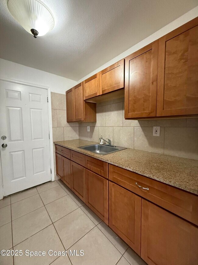 Building Photo - 1440 Parkway Dr