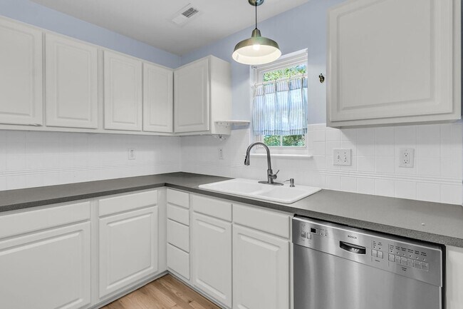 Building Photo - 1574 Ocean Neighbors Blvd