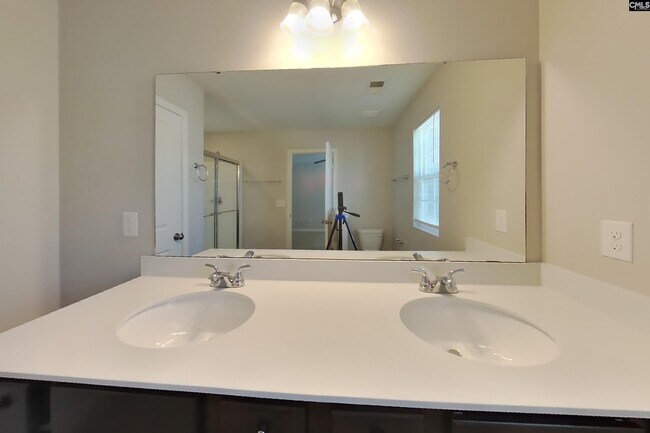 Building Photo - 1430 Sandra Dr