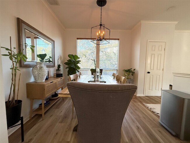 Building Photo - 1702 Tuam St